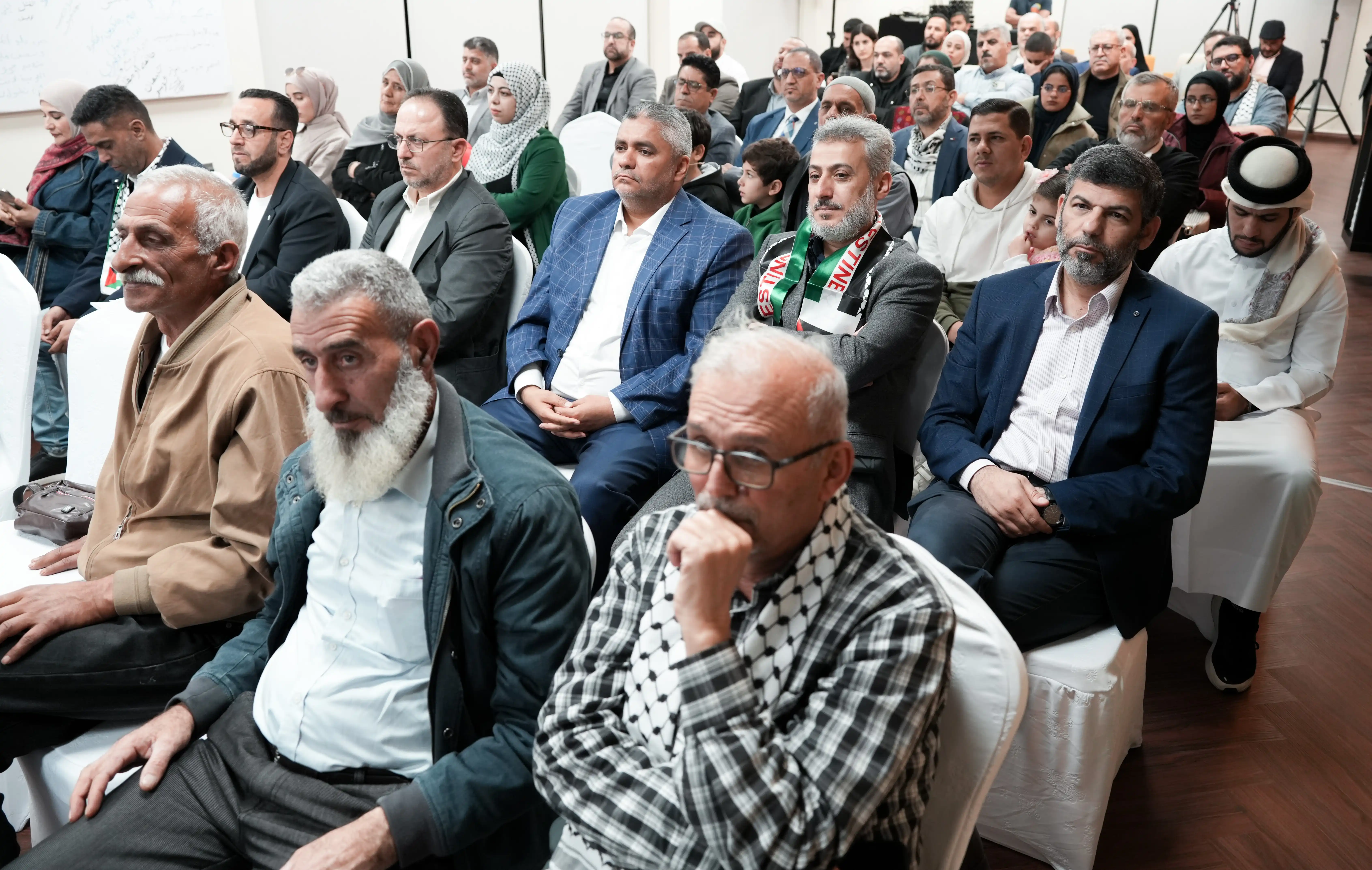 ضيوف  تدشين موسوعة المخيمات الفلسطينية